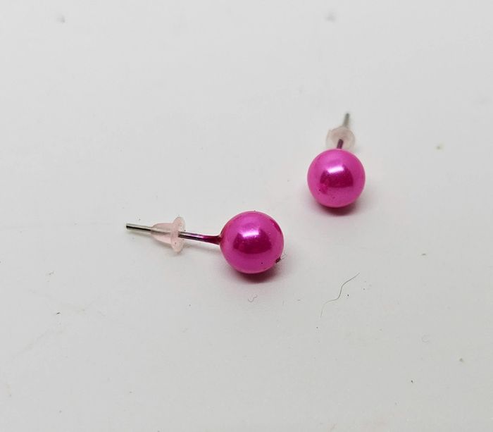 Paire de boucles d'oreilles. Neuve. Boule rose 3