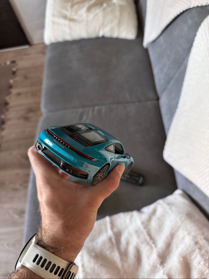 Porsche Carrera 4S bleu 1:24 Neuf + Emballage - photo numéro 2