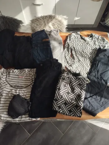 Lot de vêtements de grossesse t. 34 et 36
