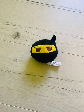 Peluche emoji noir