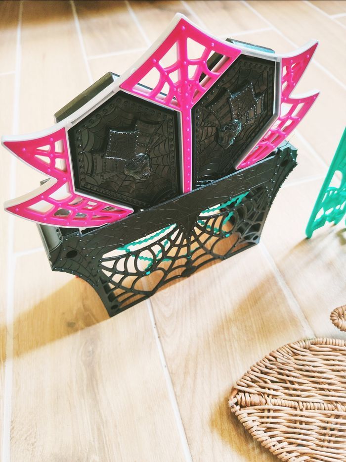 🦇 Monster High Hollywood - Accessoires dressing room coiffeuse miroir et paravent - marque Mattel - photo numéro 3