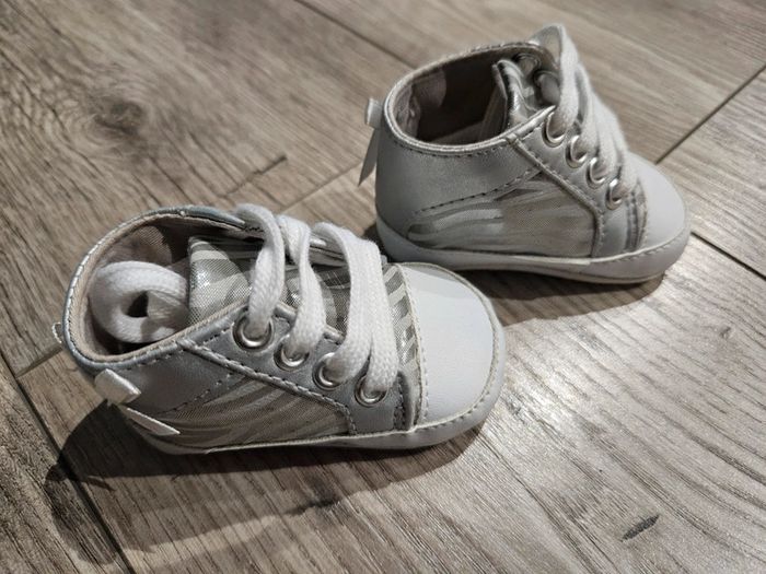 Chaussure bébé taille 17 - photo numéro 2