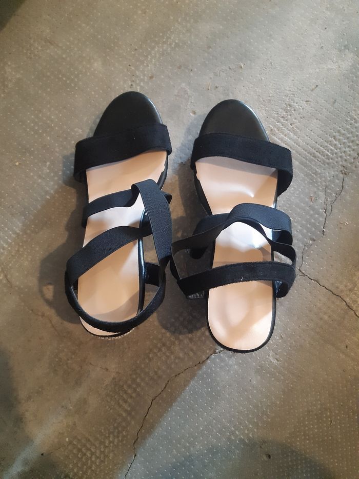 Sandales taille 42 - photo numéro 2