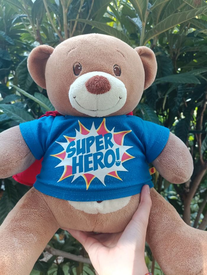 Peluche nounours super héros du magasin build a bear workshop. - photo numéro 2