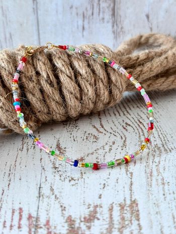 Bracelet de cheville en perles multicolore avec chaîne réglable