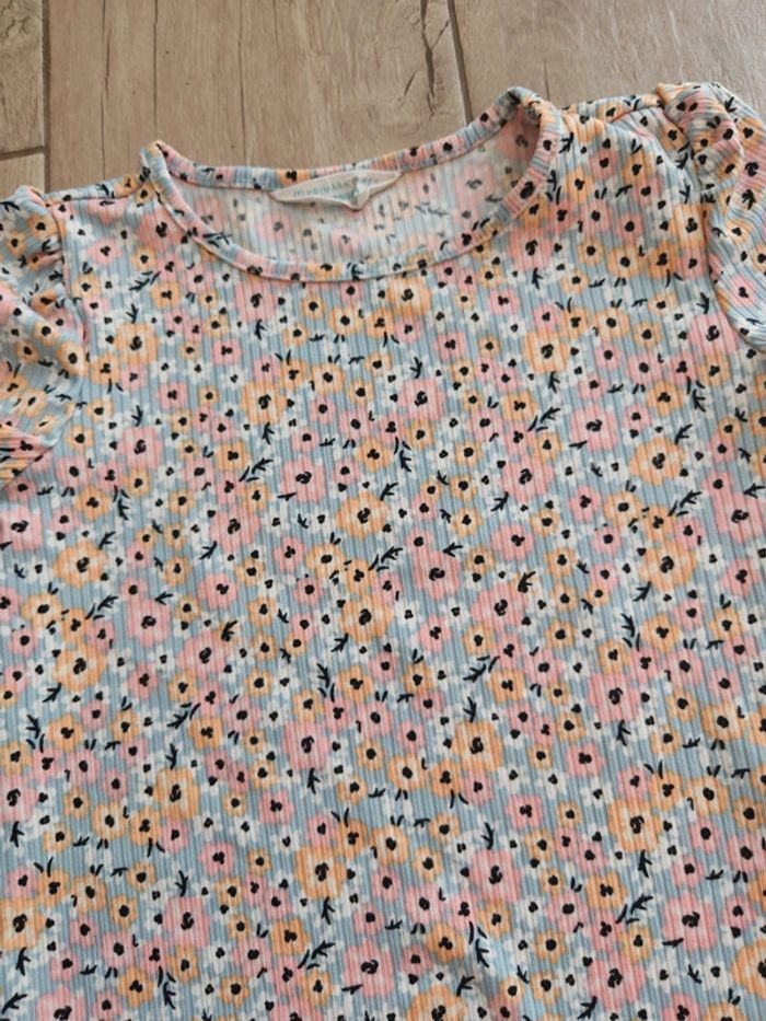 T-shirt fleuri 2/3 ans - photo numéro 3