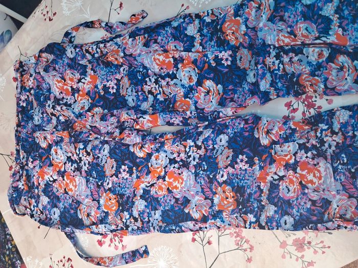 Beau pantalon fleuri coupe citadine poches italiennes, ceinture, fermeture eclair - T40-42 - neuf - photo numéro 2