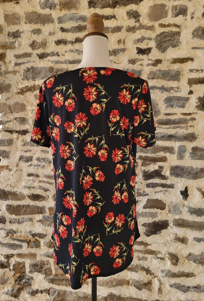 T-shirt blouse fleurie manches courtes noir et rouge orangé
Blancheporte
Taille 38 - photo numéro 6