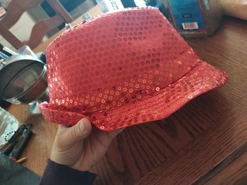 Chapeau strass rouge