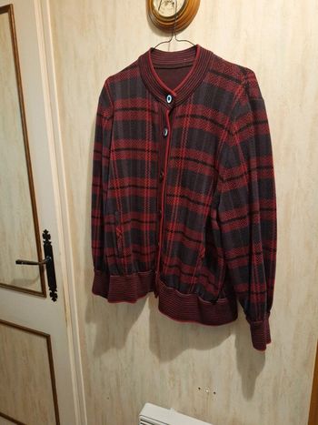 Blouson noir et rouge