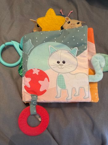 livre d’éveil pour bébé Sophie la girafe