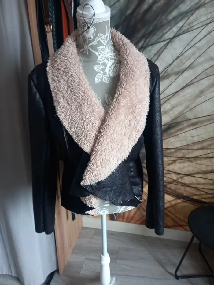 Veste ou gilet doublé moumoute