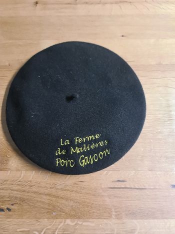 Béret avec motifs de la marque Laulhere