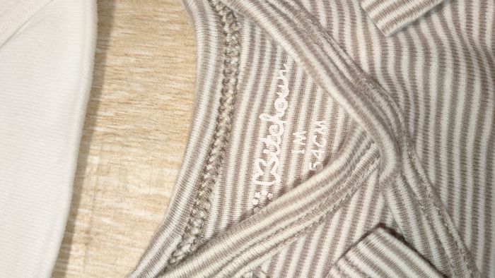 Lot de bodies bébé  taille 0 - 1 mois - photo numéro 7