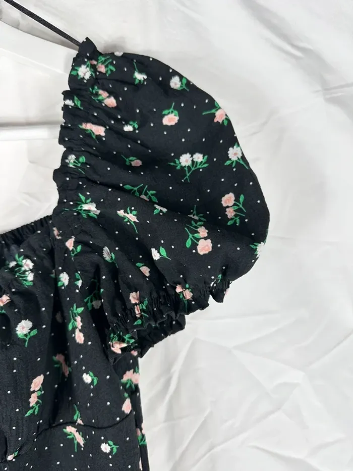 Élégante robe noire à fleurs roses H&M - photo numéro 3