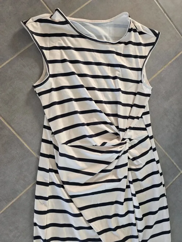 Robe beige rayée - photo numéro 2