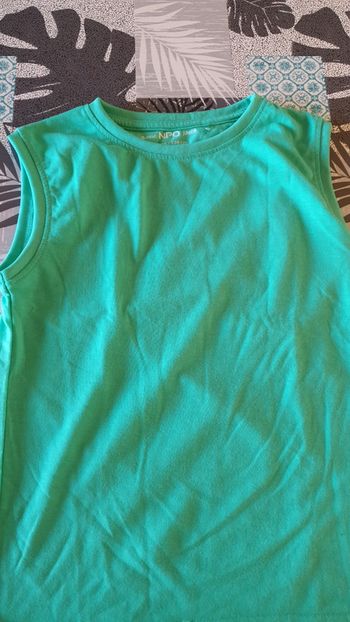 2 Teeshirts sans manches