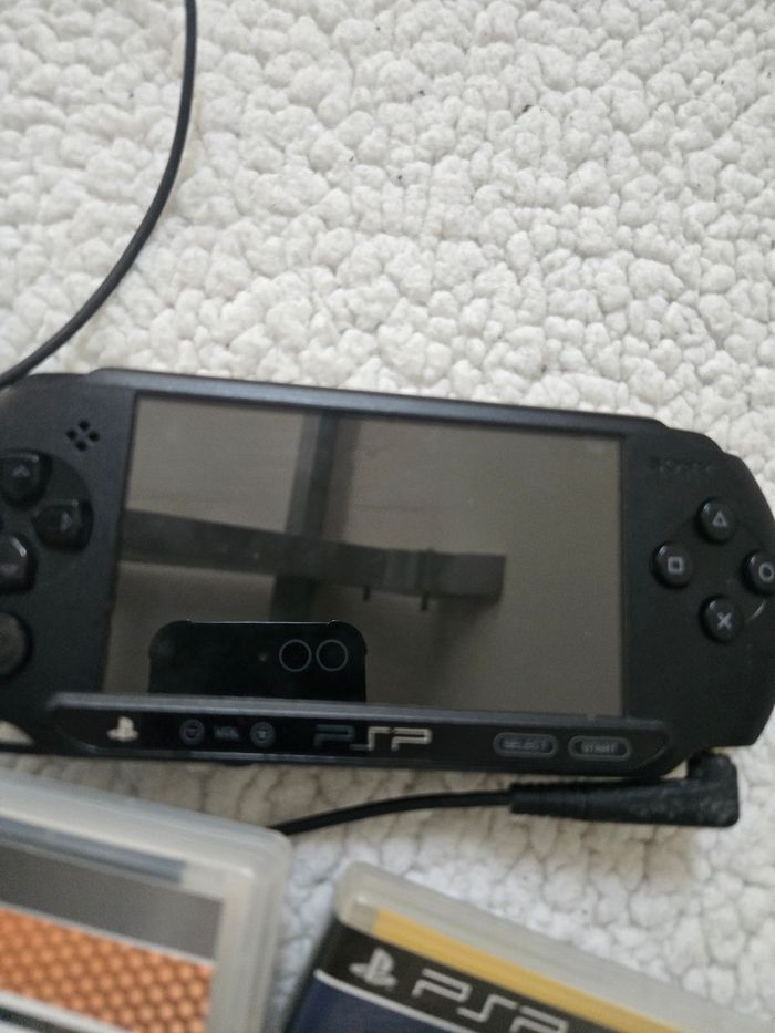 Psp + 3 jeux - photo numéro 2
