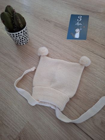 Bonnet jaune pâle à pompoms 3 mois