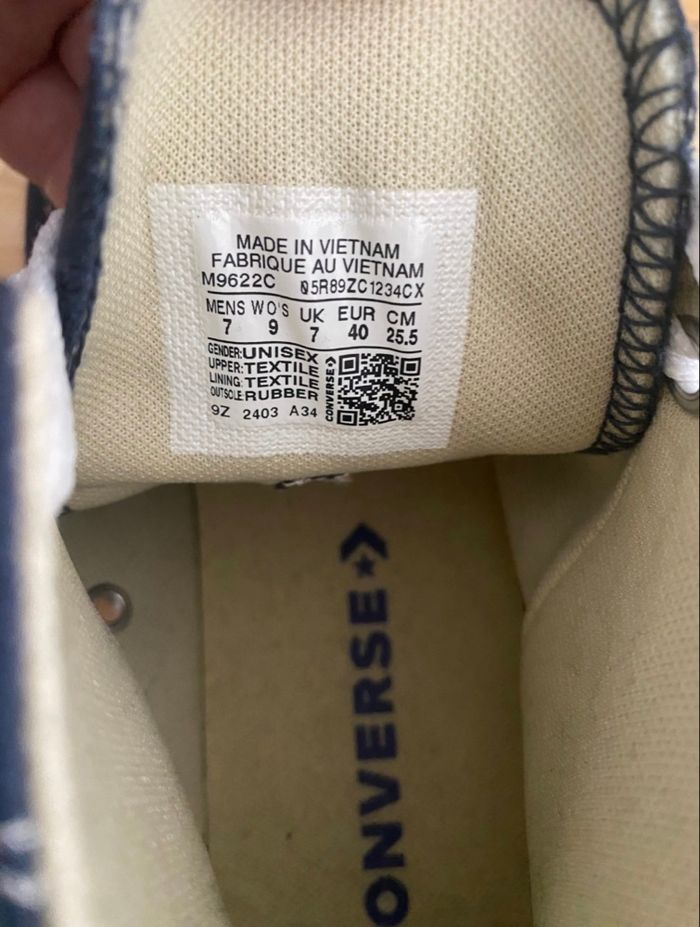 Converse Chuck Taylor All Star montantes - neuves - taille 40 - photo numéro 2