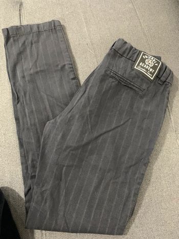 Pantalon marine TAO taille 12 ans garçon.