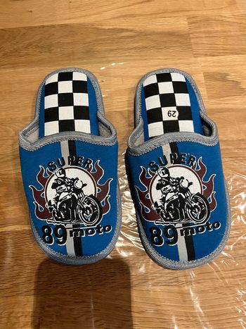 Chaussons neufs taille 29