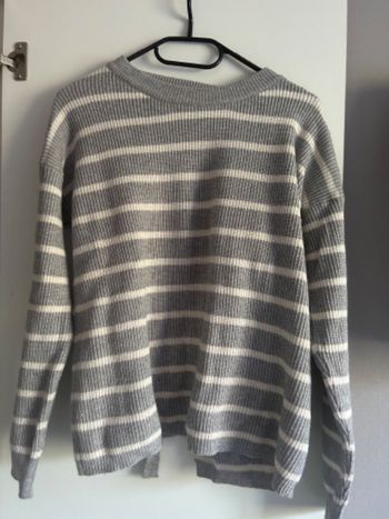 Pull rayé gris