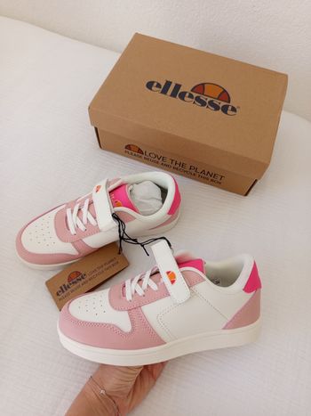 Jolie paire de baskets à scratch Ellesse pointure 34 neuves 