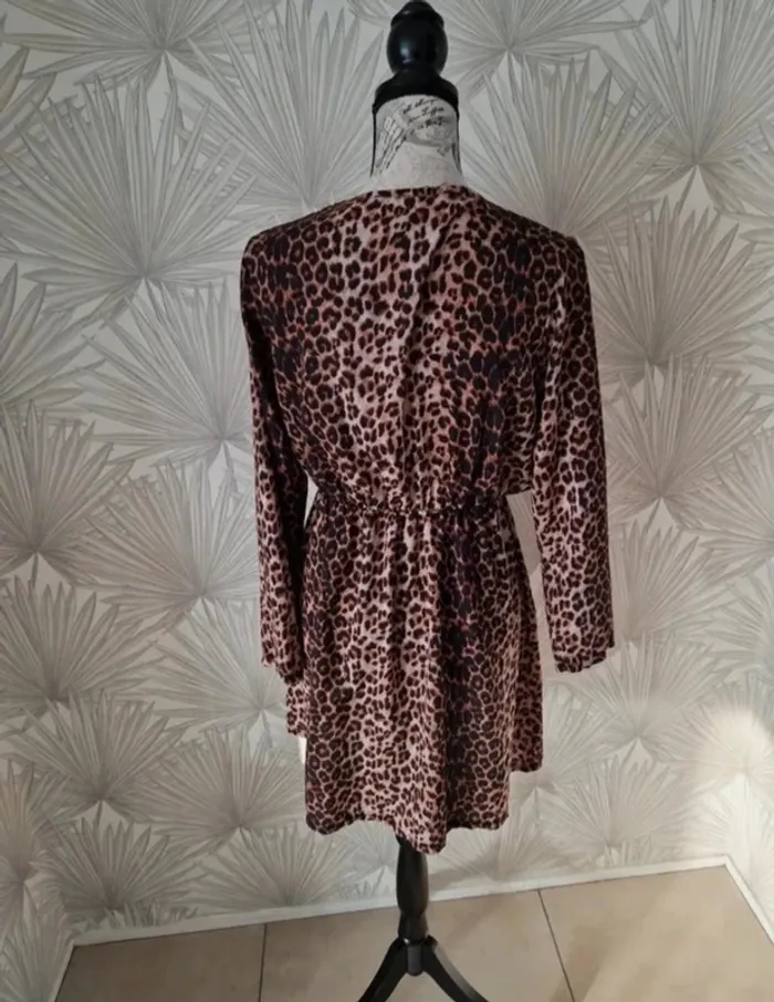 Jolie robe chic et sexy léopard taille 36/38 - photo numéro 2