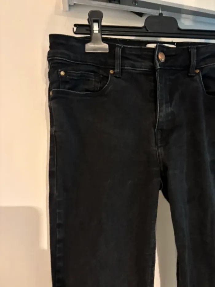 Jean noir Mango T36 en très bon état - photo numéro 3