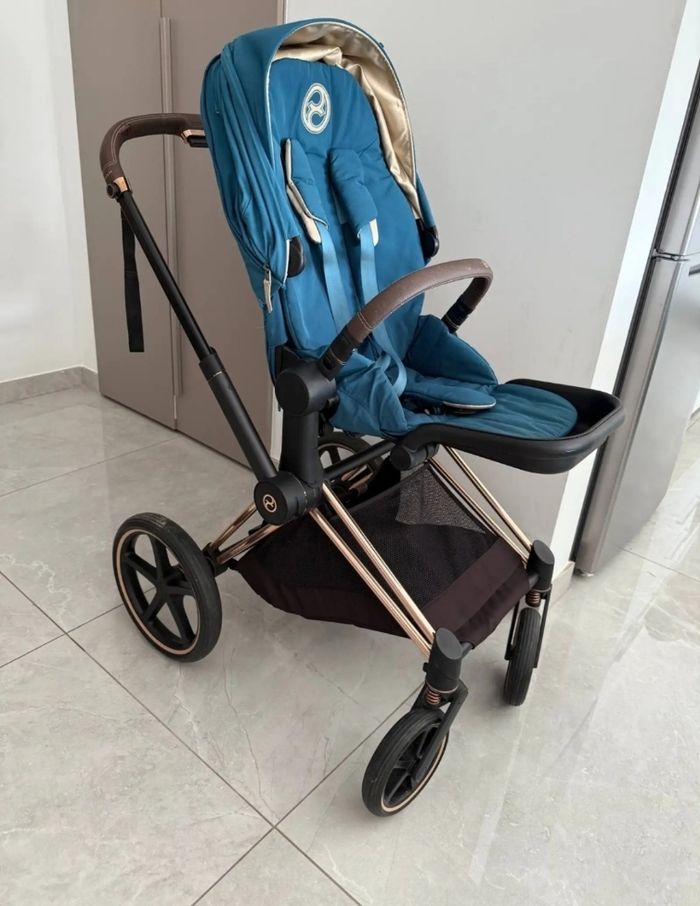 Disponible Poussette trio Cybex Priam platinum bleu - photo numéro 2