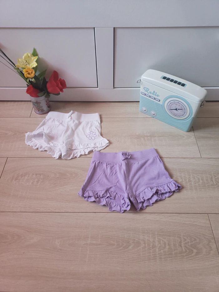 Lot de 2 shorts Primark 6-9 mois 1euro - photo numéro 2