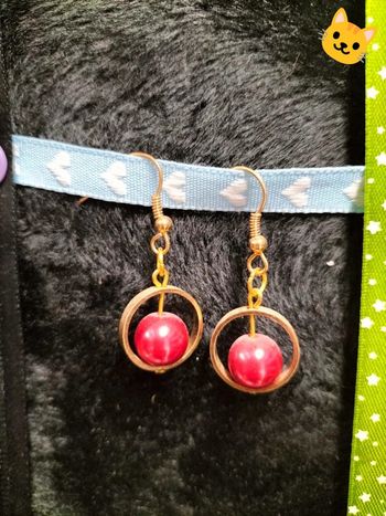 Boucles d'oreilles pendantes rouge et doré