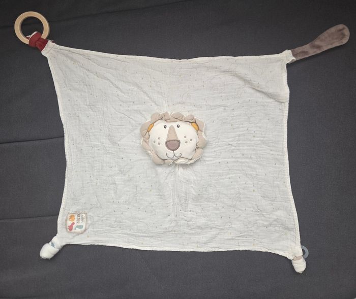 Doudou Lion carré plat lange - Nœuds- Fehn nature