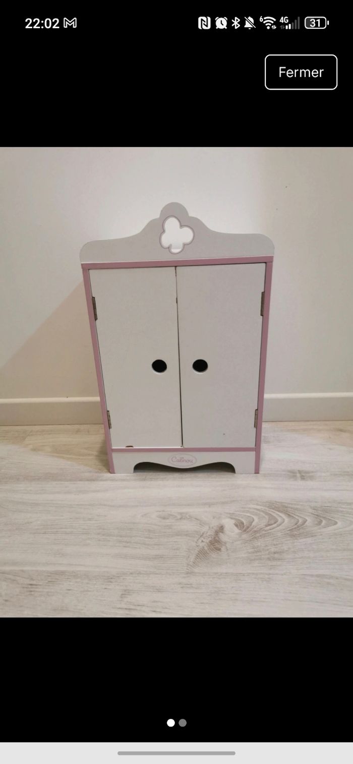 Armoire poupée
