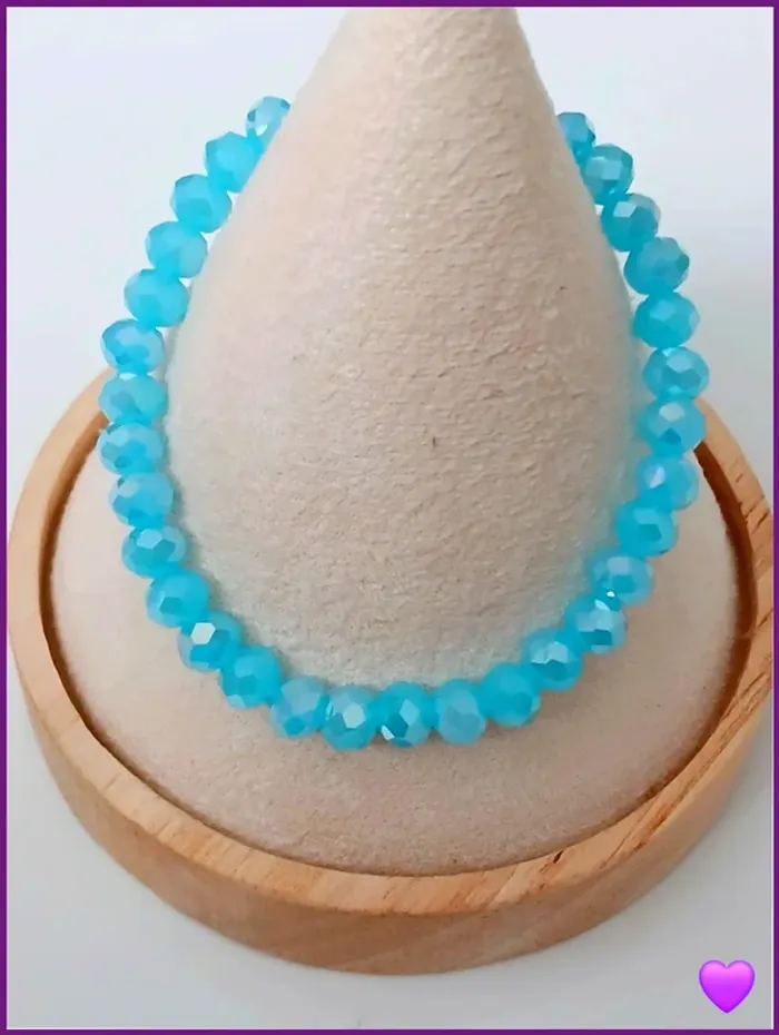 Bracelet perles bleu clair – lumineux, tendance et original