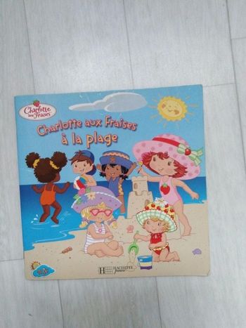 Charlotte aux fraises à la plage