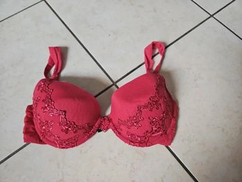 Soutien gorge rouge triumphe 90d