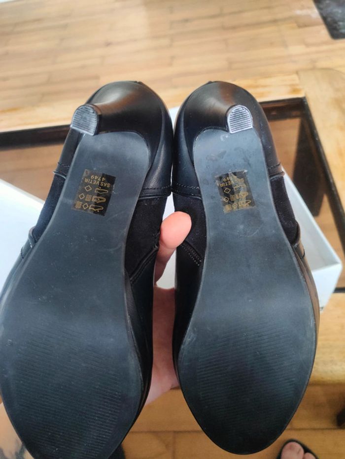 NEUF - Bottines noires à talons - photo numéro 4