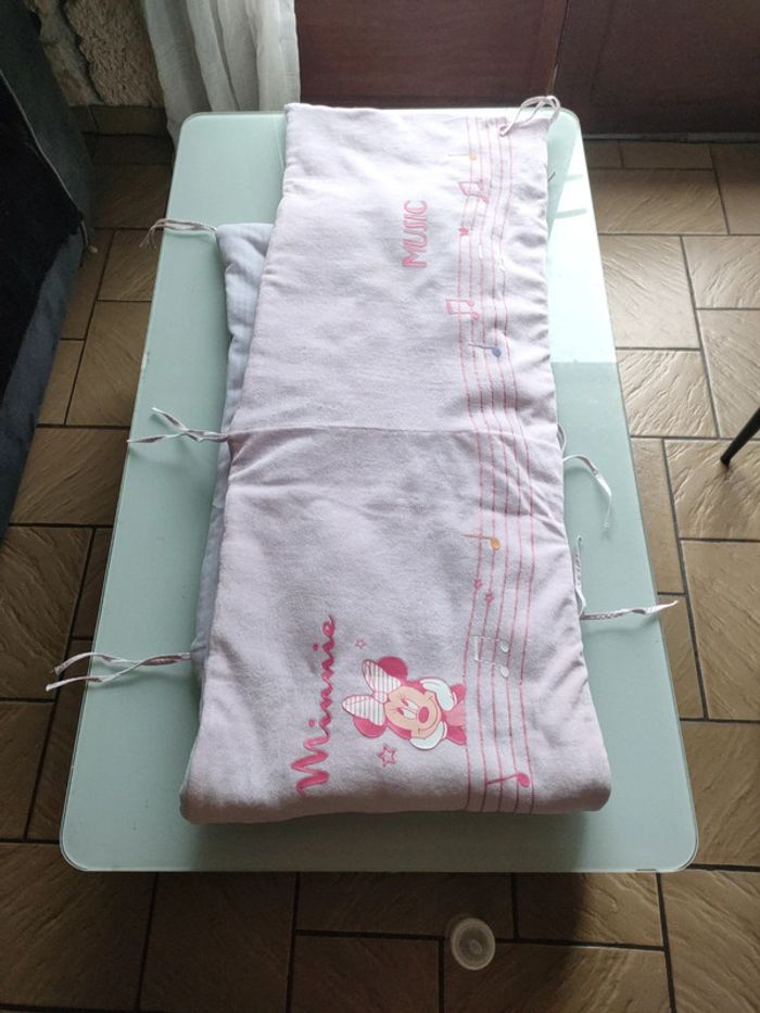 Tour de lit bébé fille Disney Minnie en parfaite état - photo numéro 3