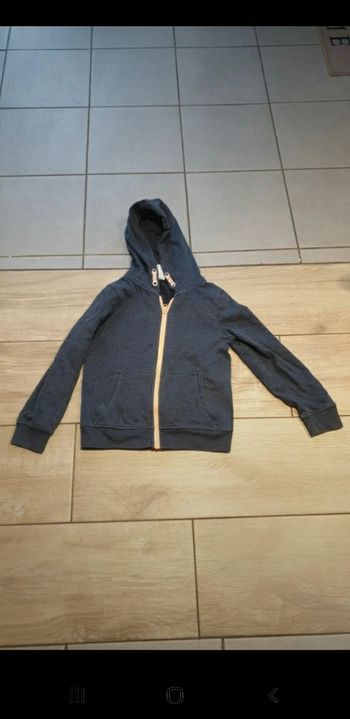 Veste de sweat capuche 8 ans