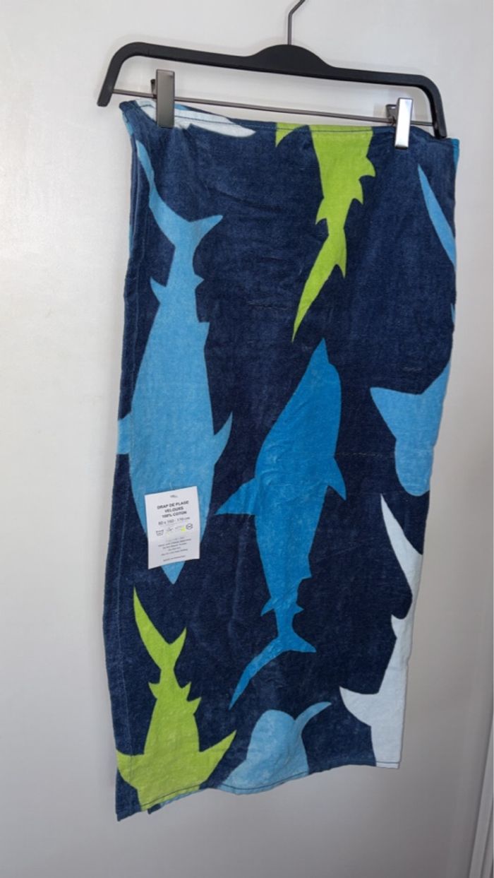 Drap de plage Velours - Serviette de bain - 80x160 cm - Coton - Bleu/Requins - Neuf avec étiquette - photo numéro 1