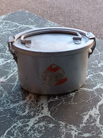 Ancienne gamelle aluminium