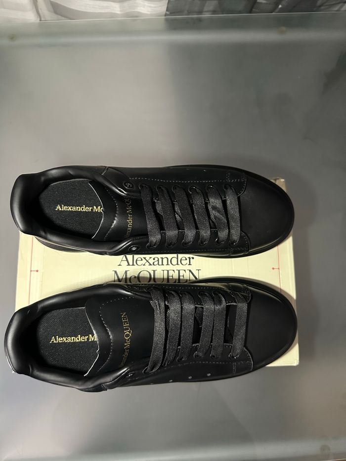 Sneakers Alexander McQueen noires – taille 43, boîte abîmée - photo numéro 5