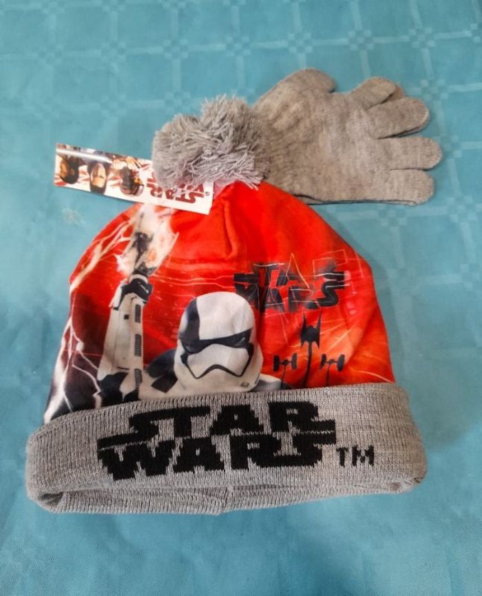 BONNET + GANTS ROUGE ET GRIS Star Wars T52 Neufs avec étiquette taille 52 (V2)