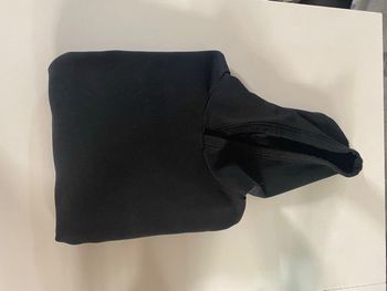 Sweet à capuche noir taille S