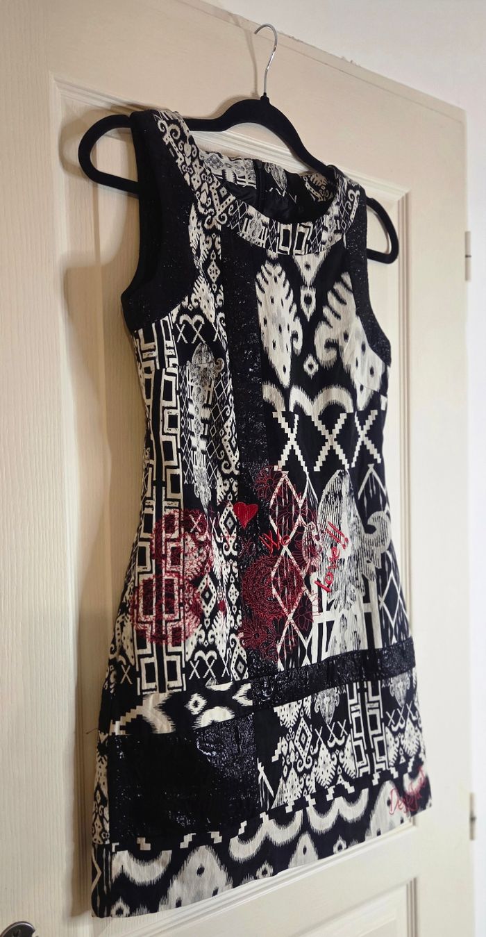 Robe Desigual T36 – Motif ethnique noir & blanc brodé – Pièce originale ✨ - photo numéro 10
