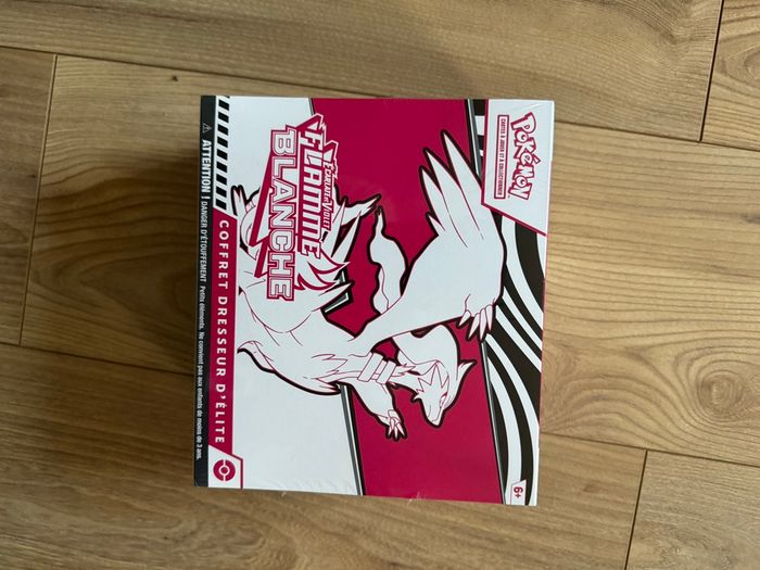 ETB Ev10,5 Flamme blanche Pokémon