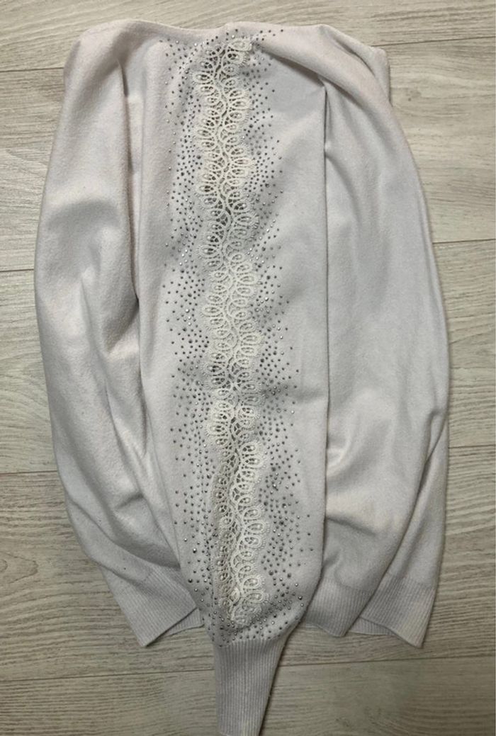 Pull blanc avec manche brodé - photo numéro 6