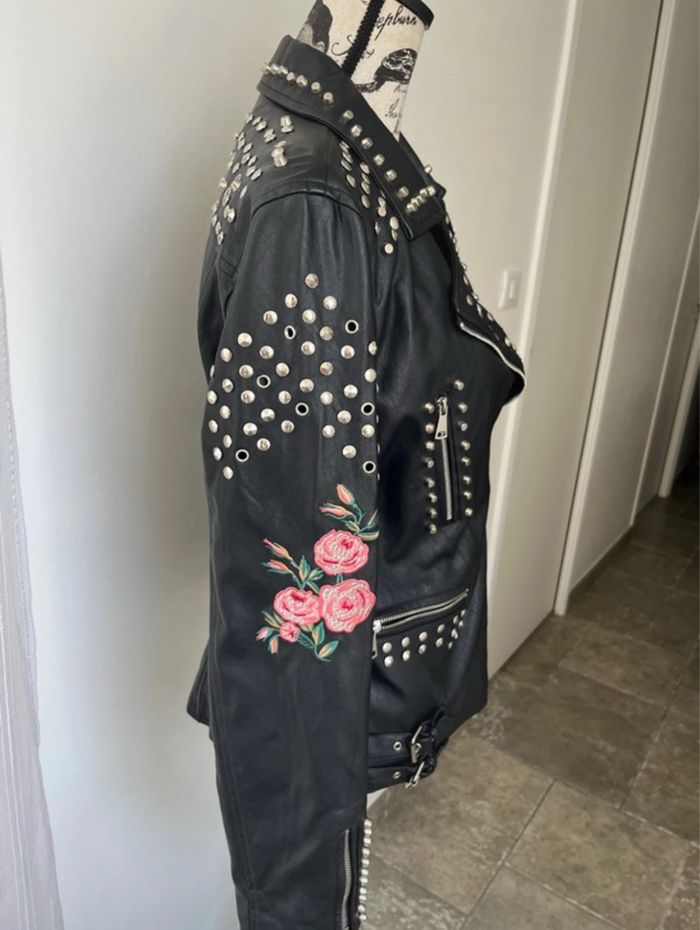 Splendide perfecto noir avec clous et broderies - photo numéro 3